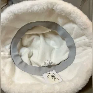 ALO Yoga | Accessories | Nwt Alo Yoga Faux Fur Bucket Hat  display picture 2